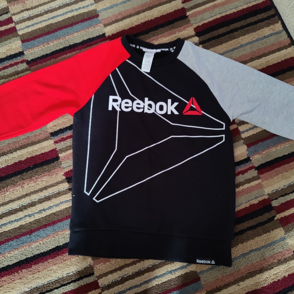 Size 10/12 youth large boys Reebok sweatshirt